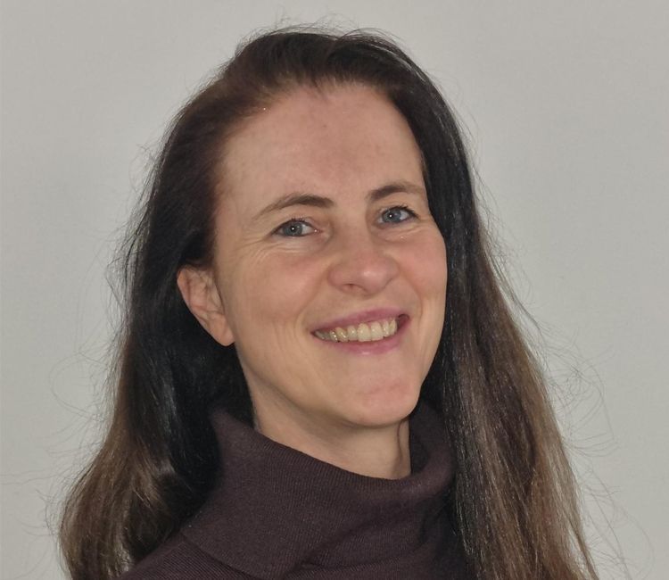 Dr Yvonne Szyszko